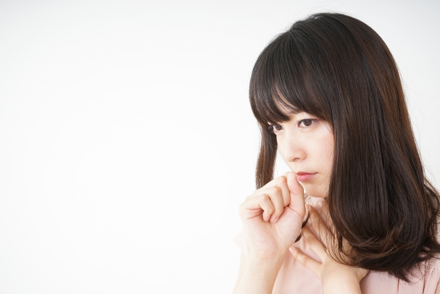 不妊治療の成果が出ておらず悩む女性